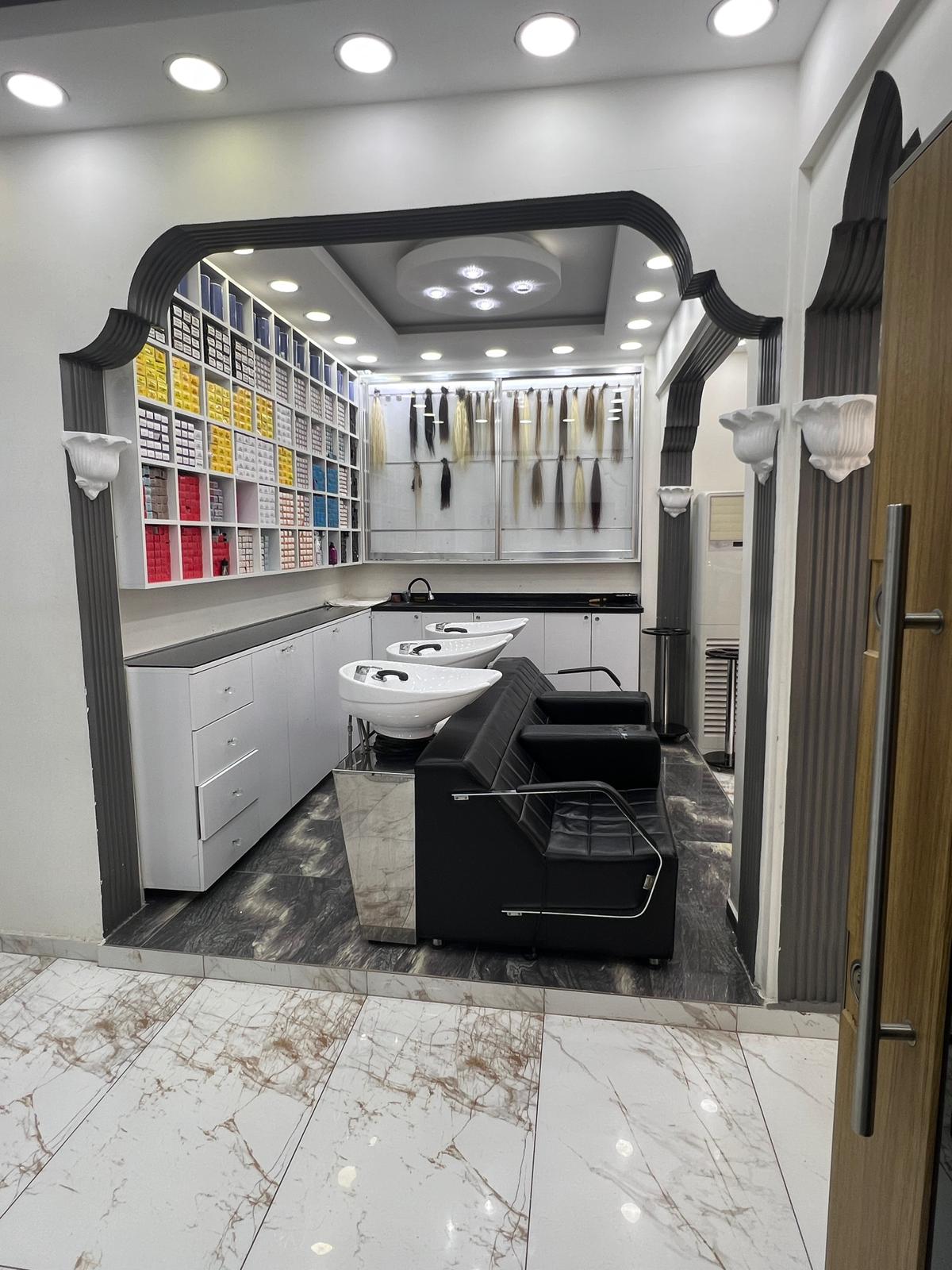 Dalga modeline sahip uzun saç